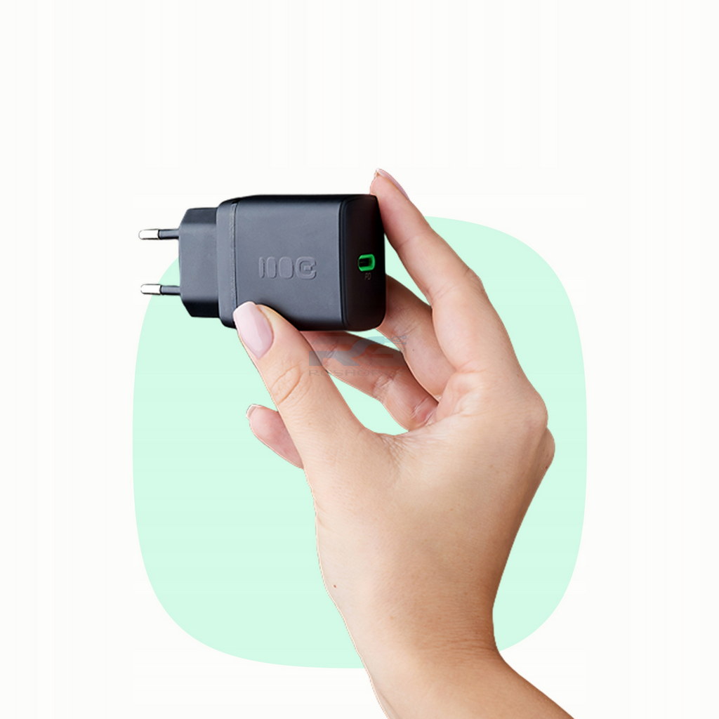 Síťová nabíječka PowerSource Solo30 30 W — USB-C, kabel PowerFlex USB-C 2 m 100 W, černý